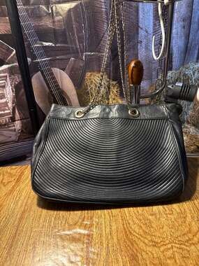 Vintage Koret Black Genuine Leather Quilted Concentric Circle Chain Shoulder Bag